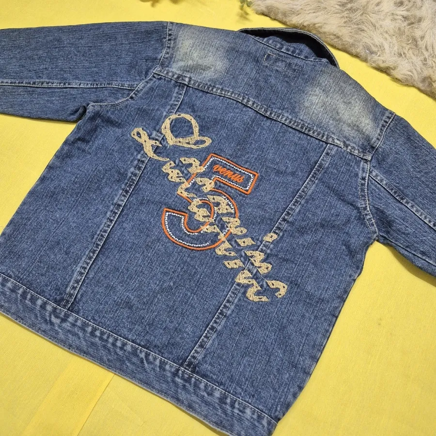 کت لی بچگونه