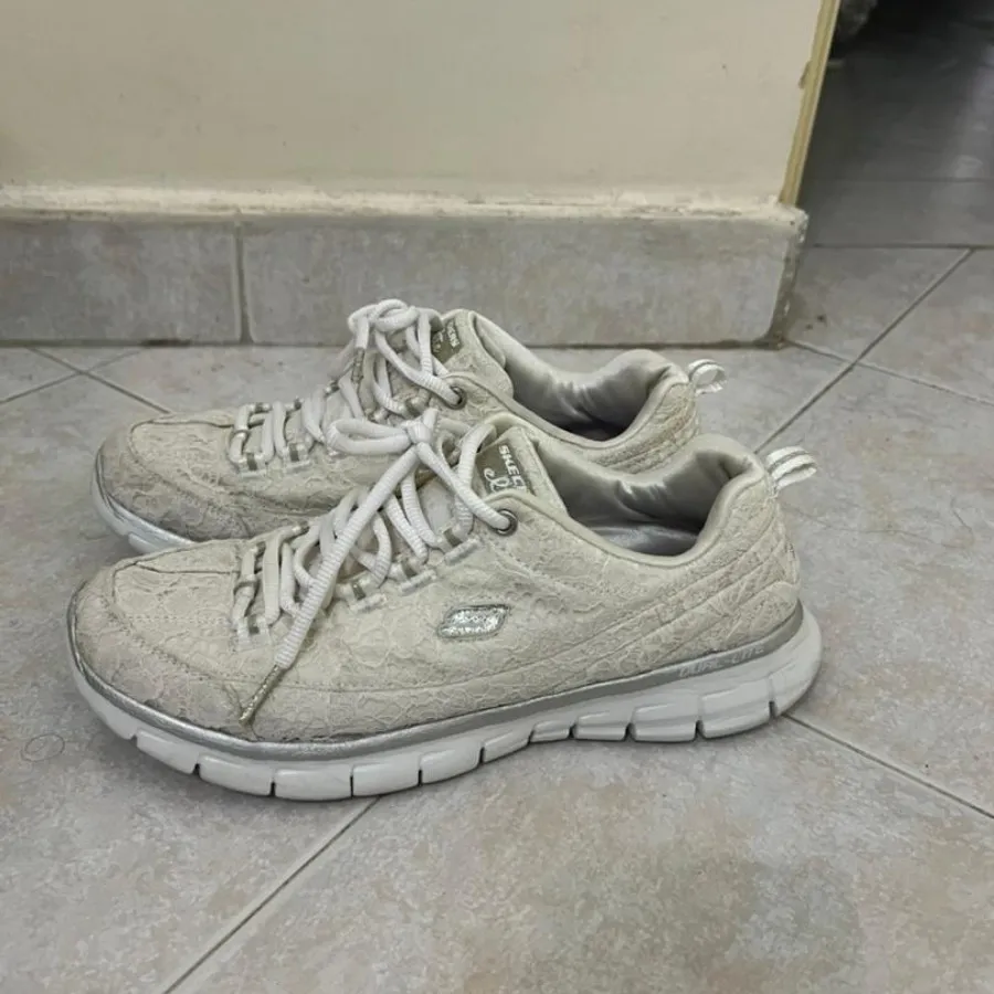 کتانی اسکیچرز