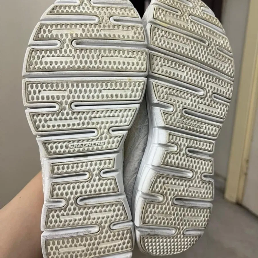 کتانی اسکیچرز