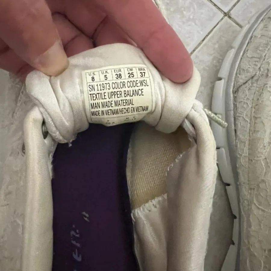 کتانی اسکیچرز