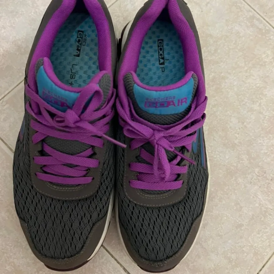 کتانی اسکیچرز