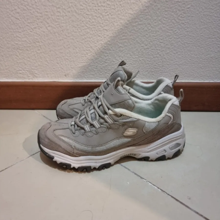 کتانی اسکیچرز