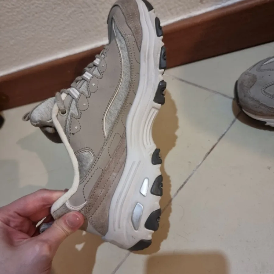 کتانی اسکیچرز