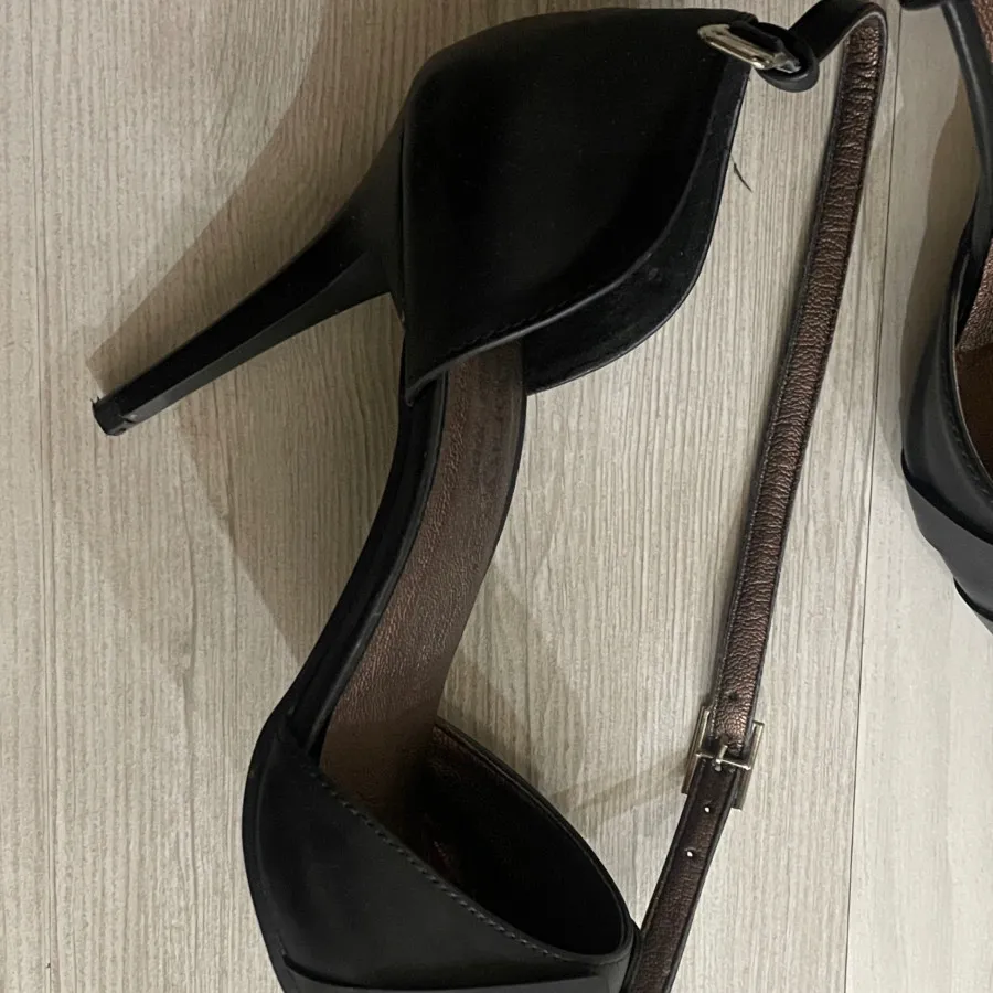 کفش پاشنه بلند