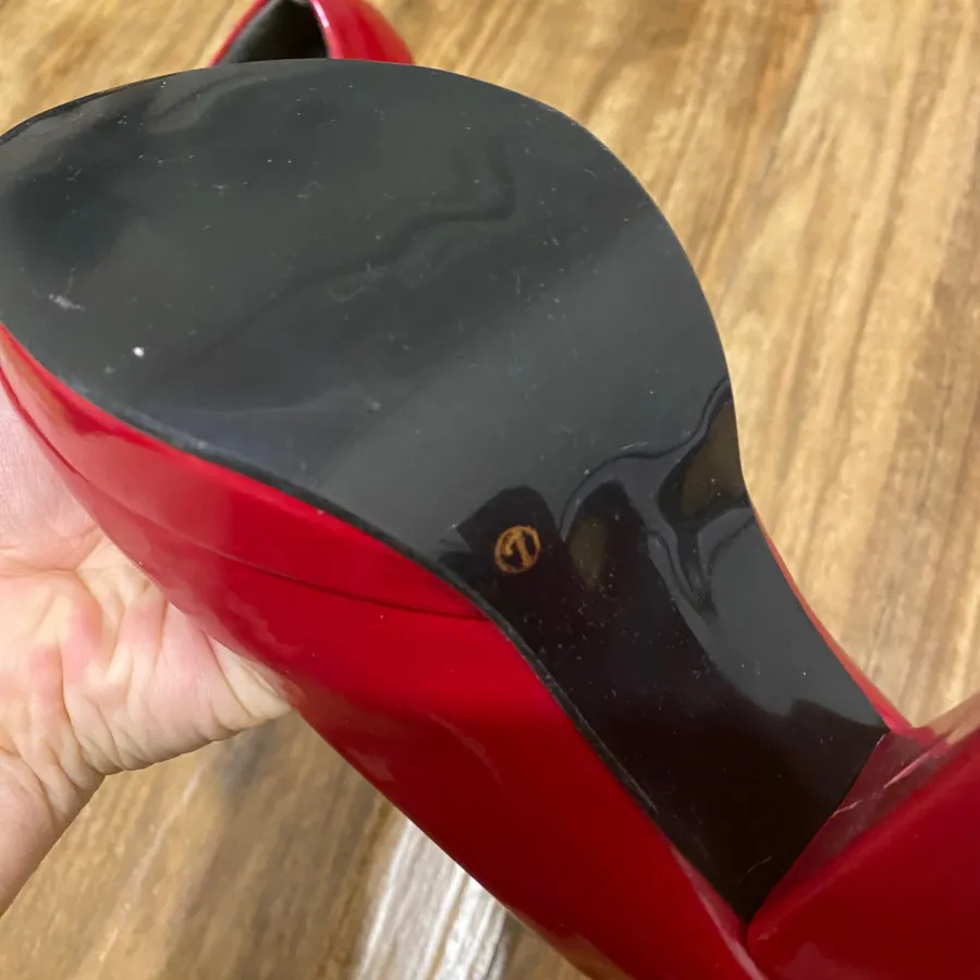 کفش پاشنه بلند جلوباز