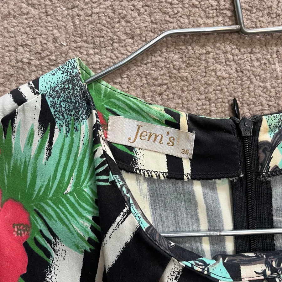 پیراهن دخترانه