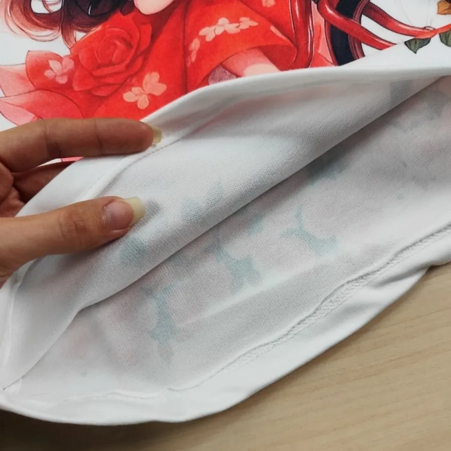 بلوز تک یلدایی دختر و گل