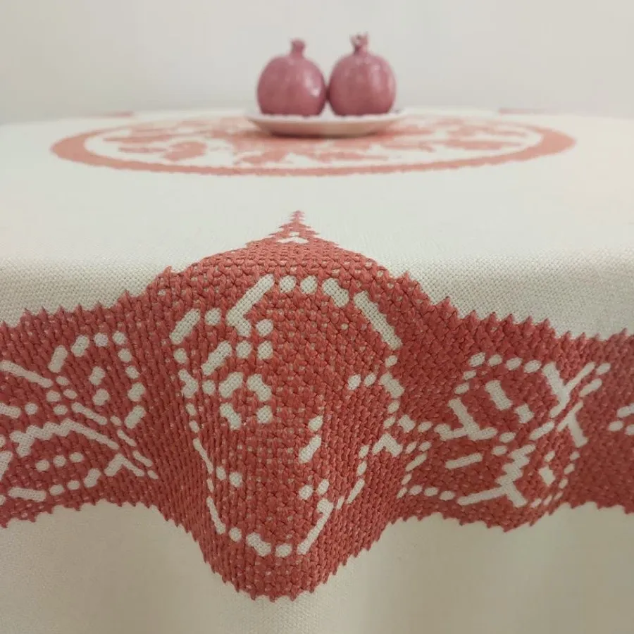 رومیزی گرد گلدوزی دستدوز