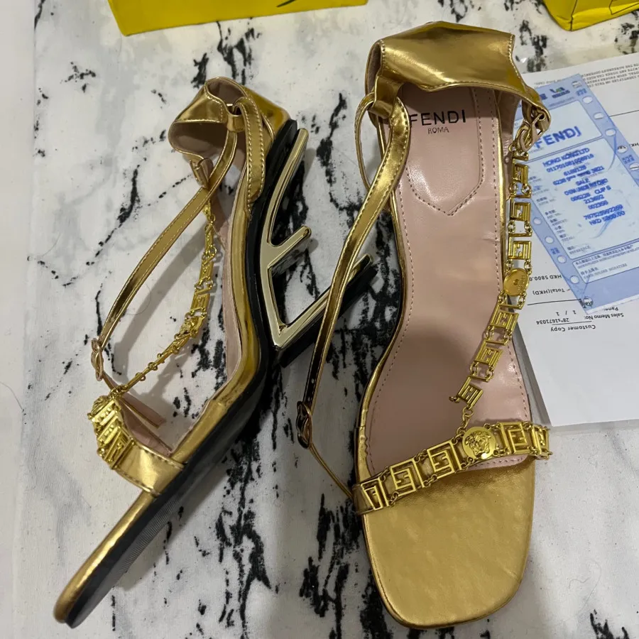 کفش فنداچه فندی ورساچه