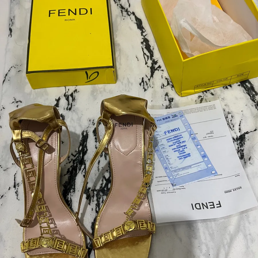 کفش فنداچه فندی ورساچه