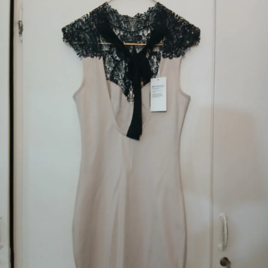 پیرهن یقه دانتل