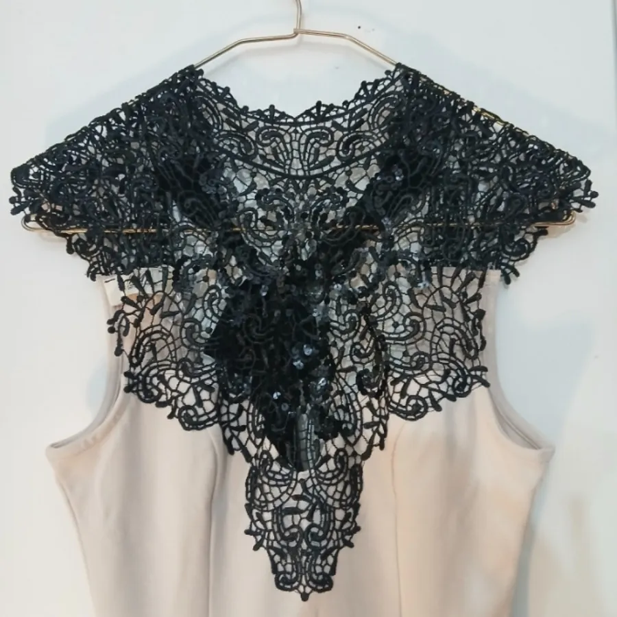 پیرهن یقه دانتل