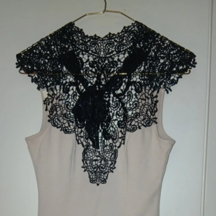 پیرهن یقه دانتل