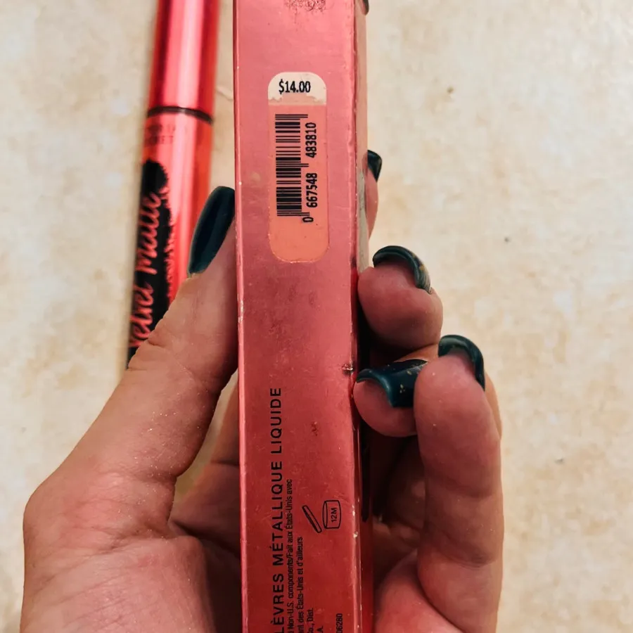 لیپ گلاس ویکتوریا سکرت