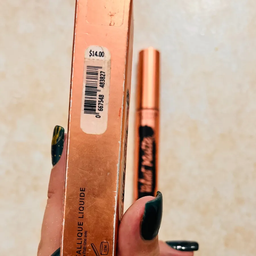 لیپ گلاس ویکتوریا سکرت