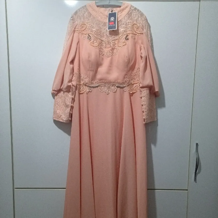 پیراهن گلبهی دنباله دارنو