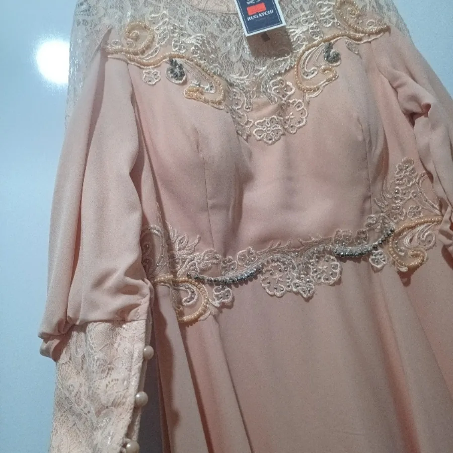 پیراهن گلبهی دنباله دارنو