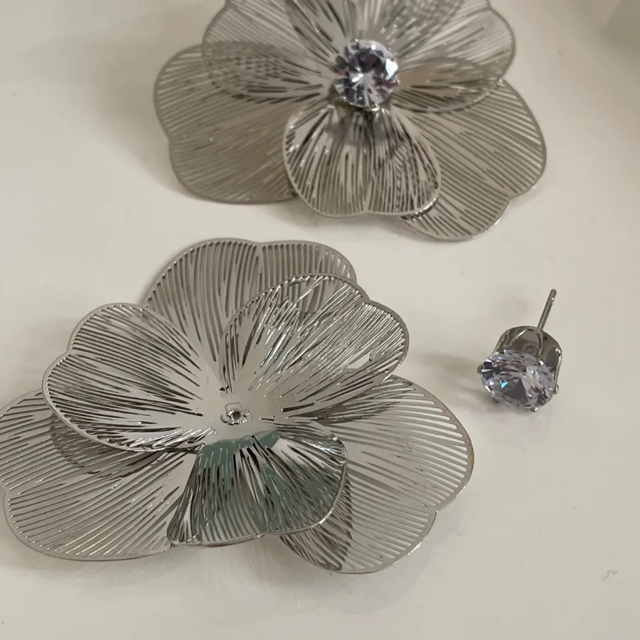 گوشواره گل توری نگینی