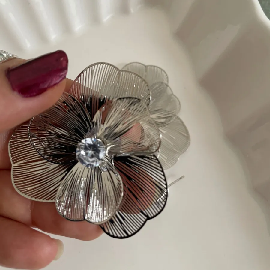 گوشواره گل توری نگینی