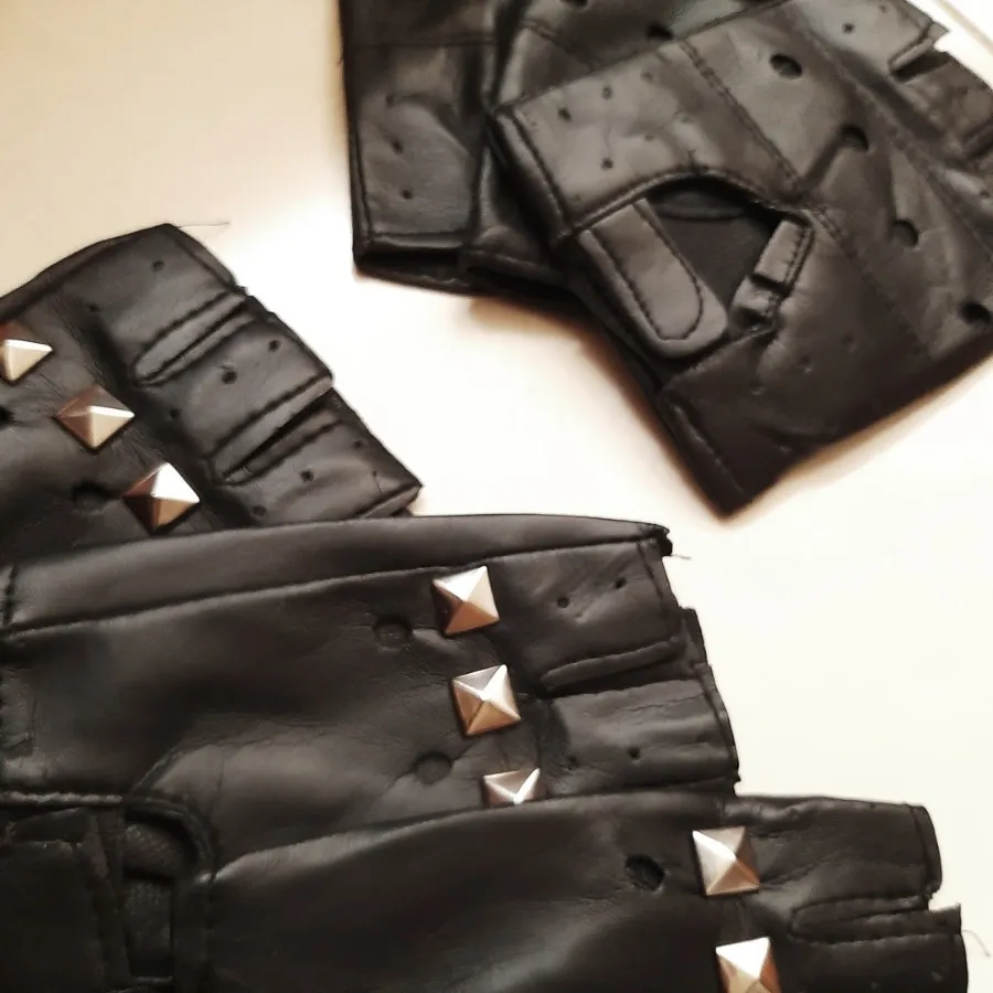 دستکش چرم نیم انگشتی