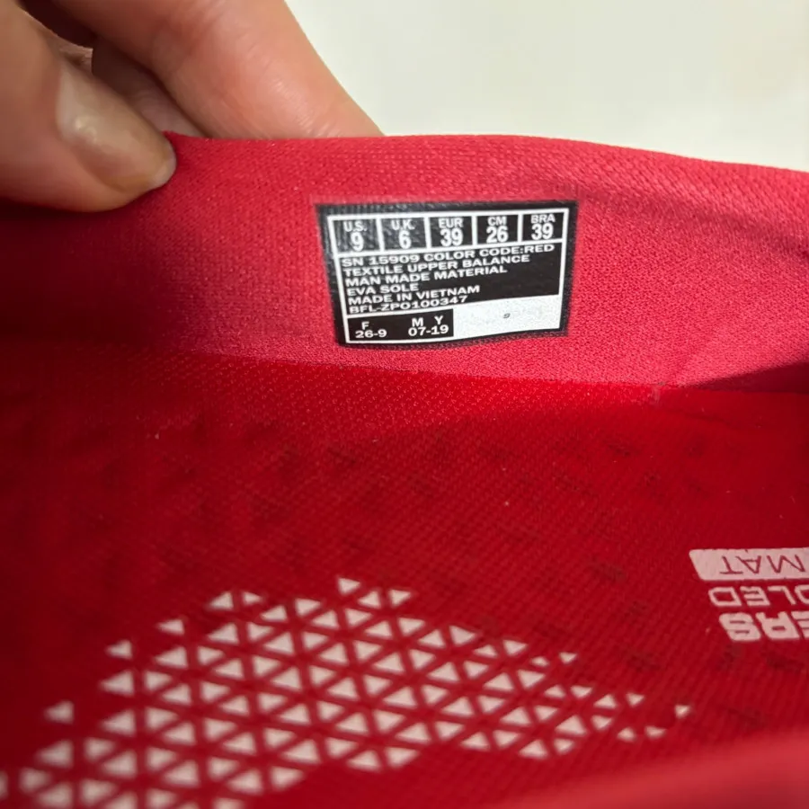 کفش اسکیچرز