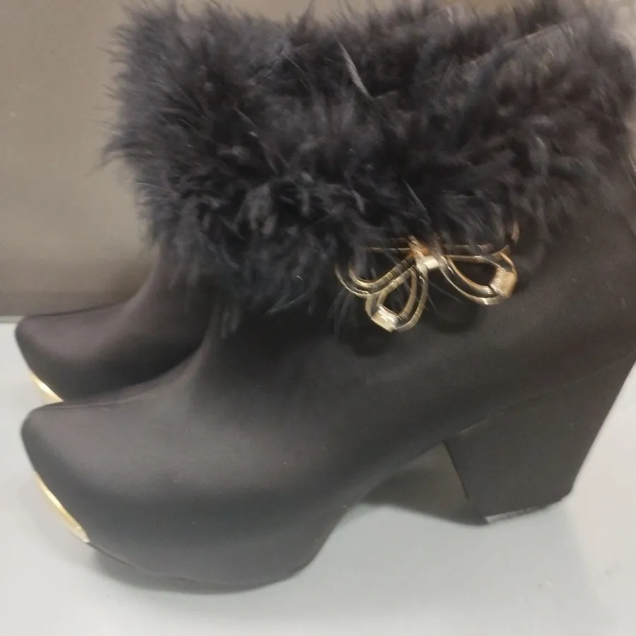 نیم بوت مجلسی خزدار