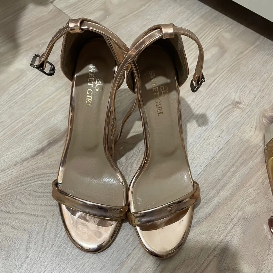 کفش‌ بندی رزگلد