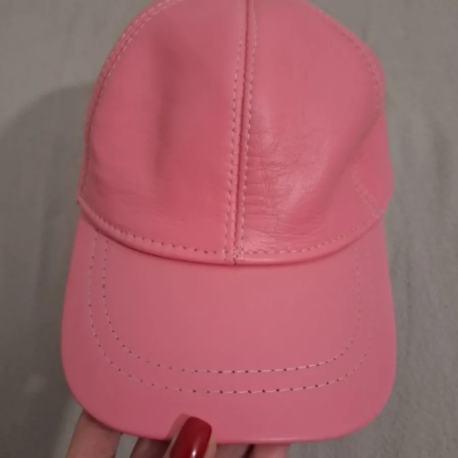 کلاه چرم صورتی
