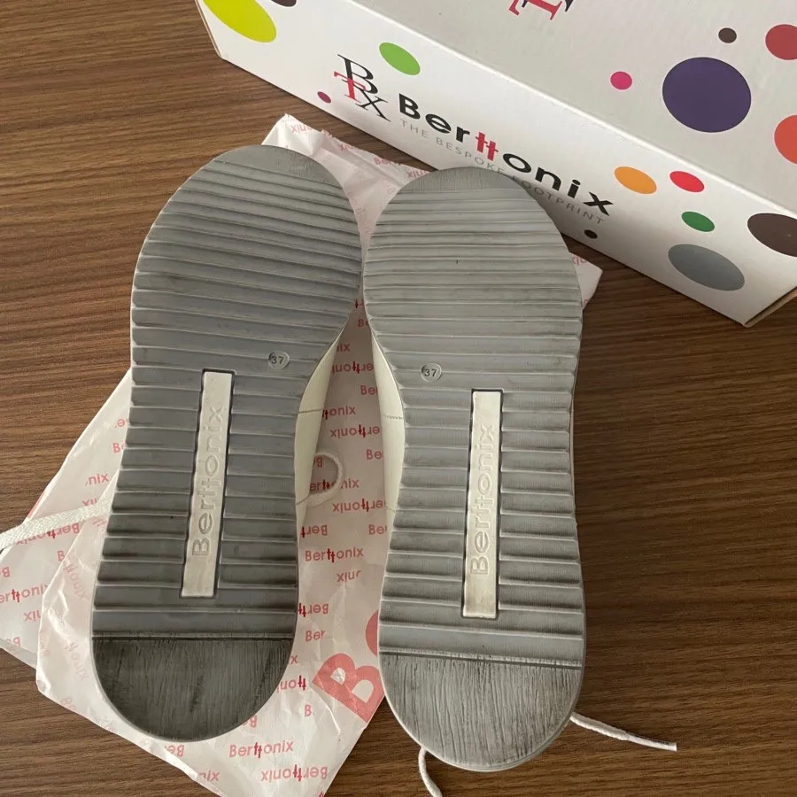 کفش اسپورت زنانه برتونیکس