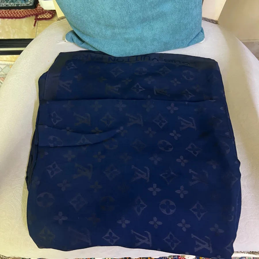 روسری قواره دار lv