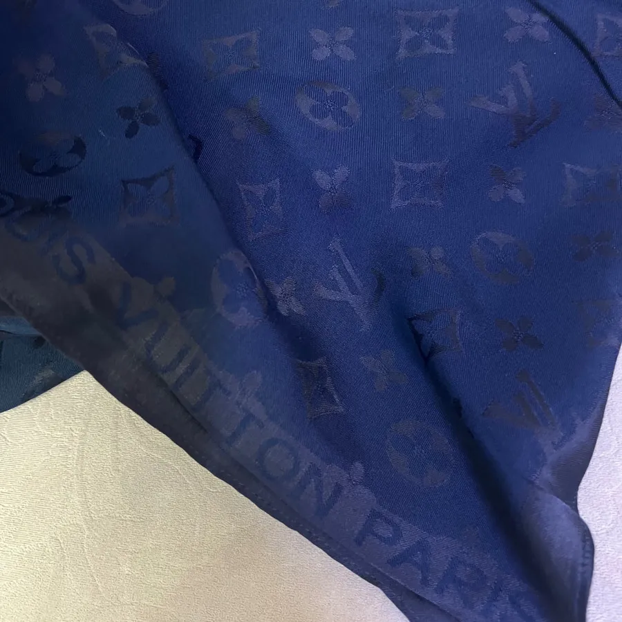 روسری قواره دار lv