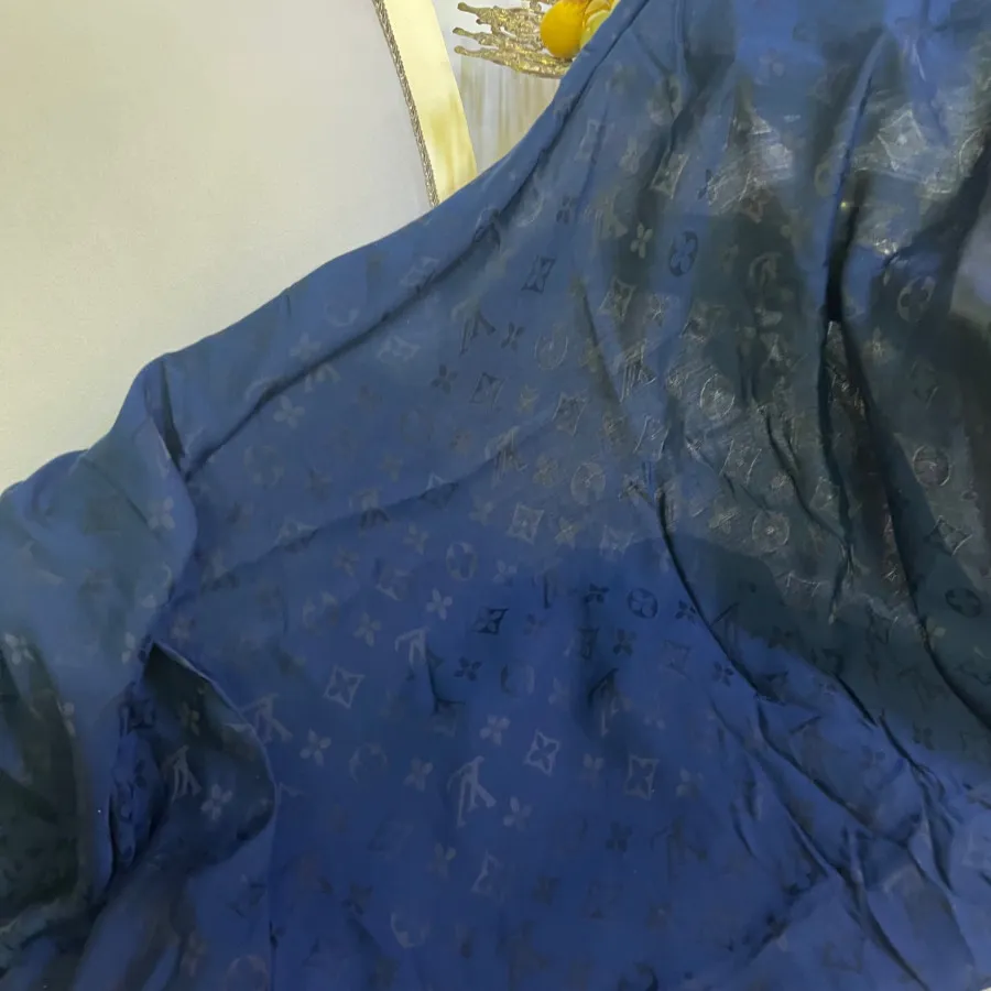 روسری قواره دار lv