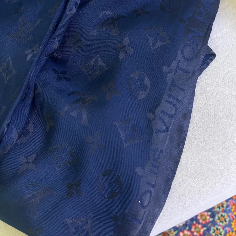 روسری قواره دار lv