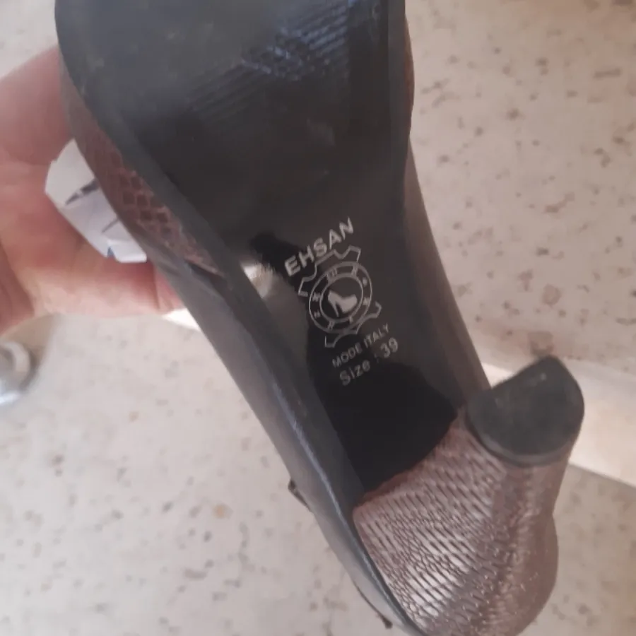 کفش پاشنه دار