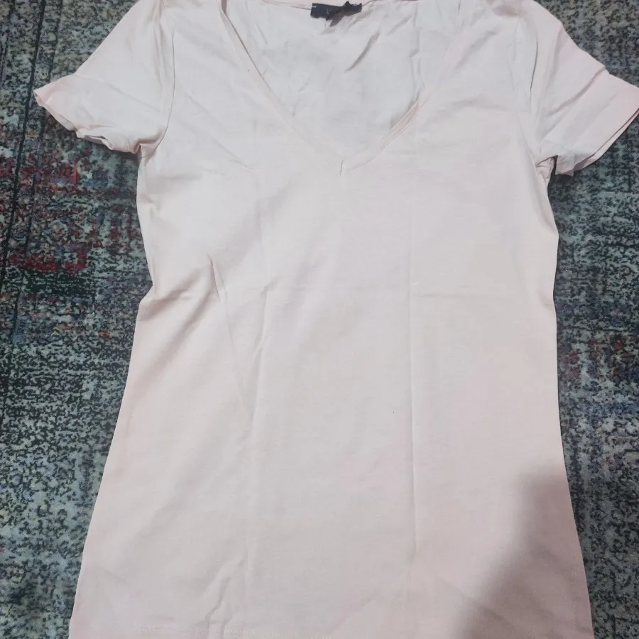 تعدادی تیشرت کاملا نو