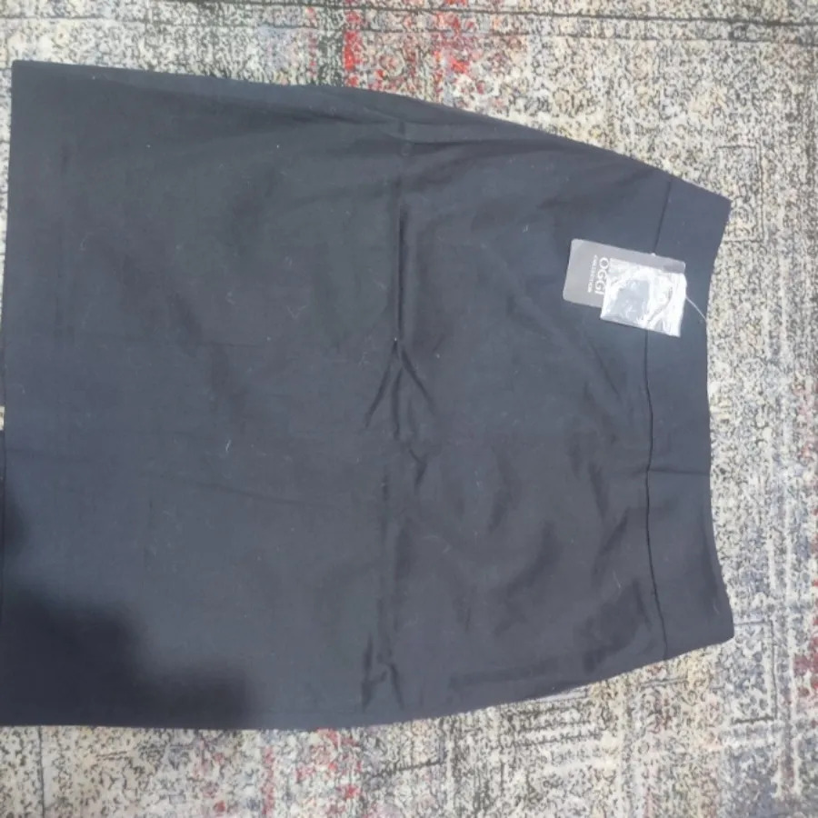 دامن مشکی تا بالای زانو