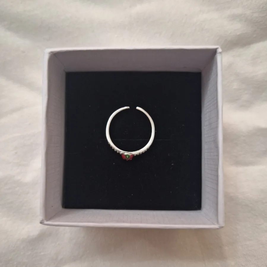 انگشتر توت فرنگی