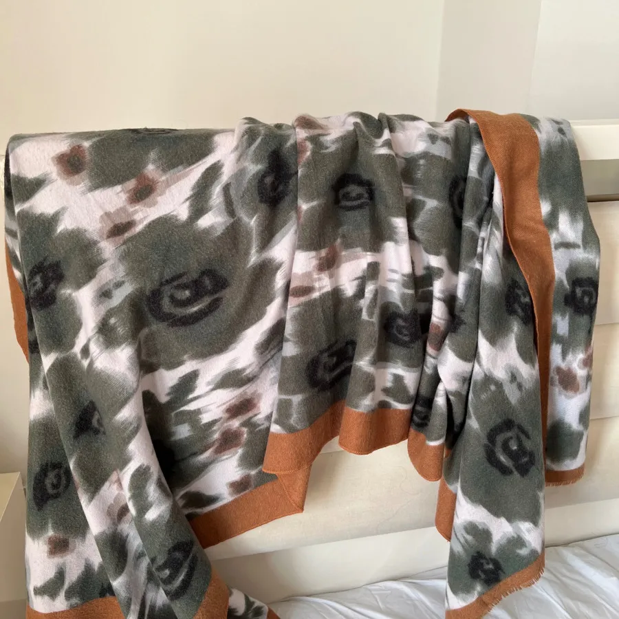 شال گرم موهر