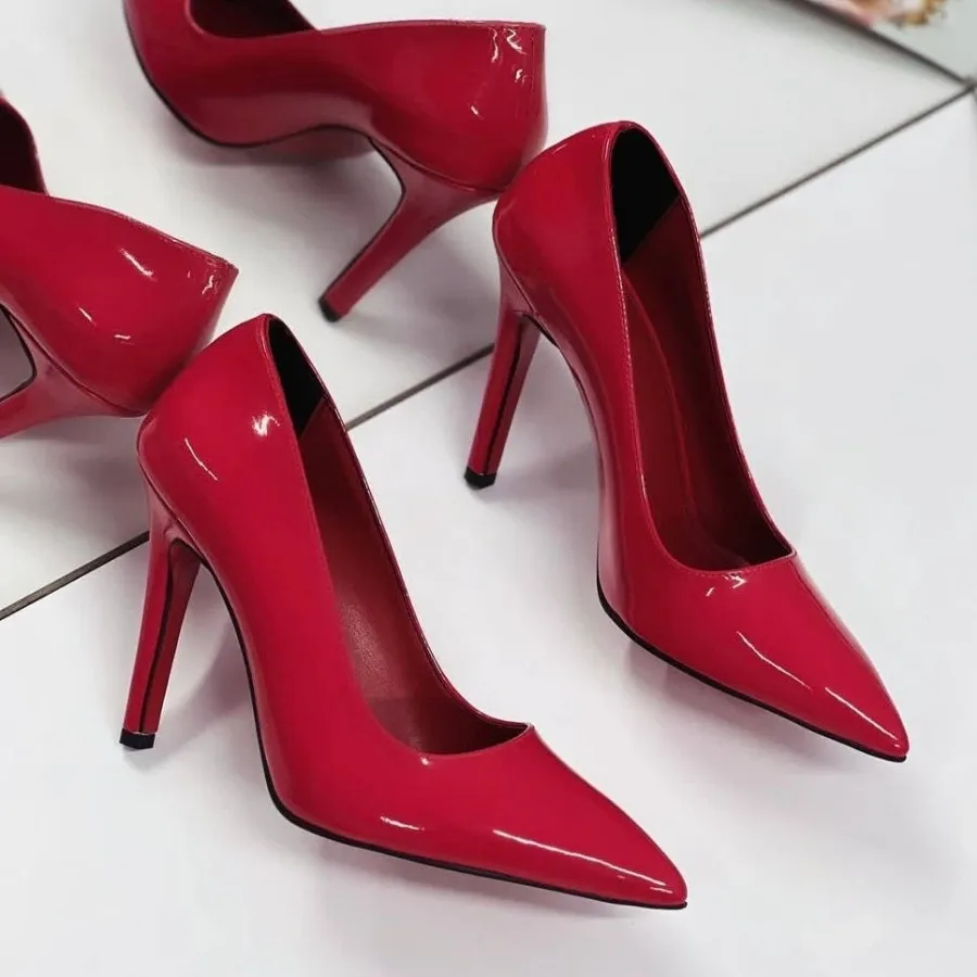 کفش قرمز ورنی پاشنه بلند
