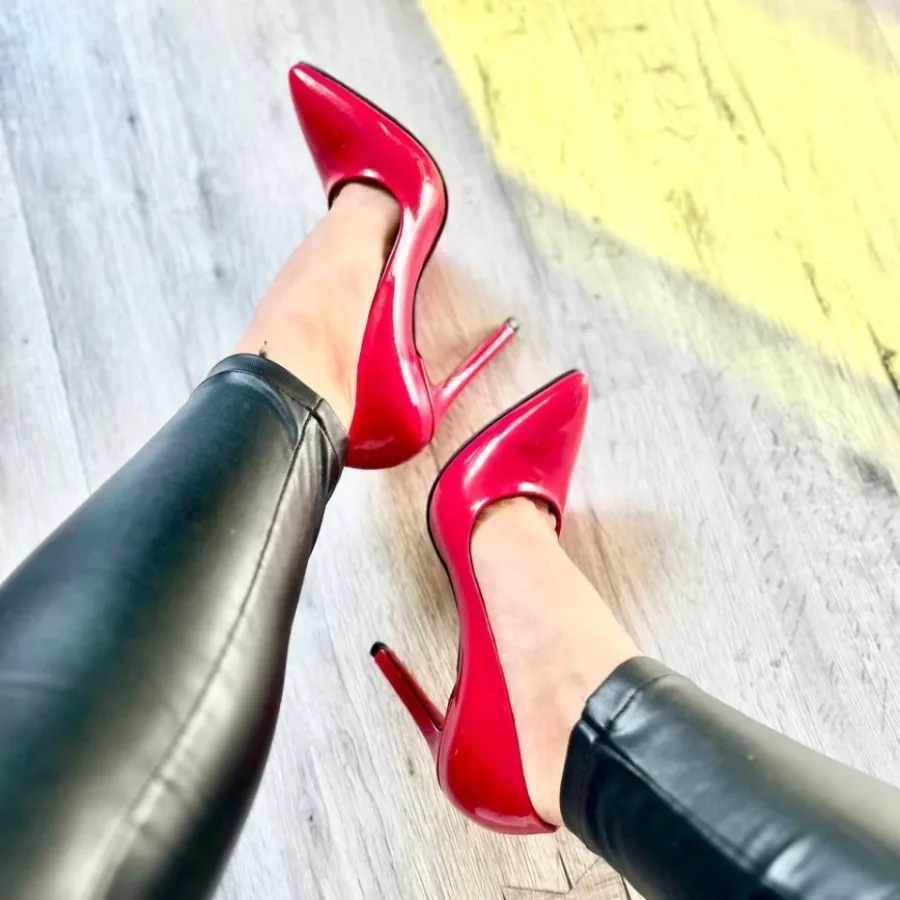 کفش قرمز ورنی پاشنه بلند