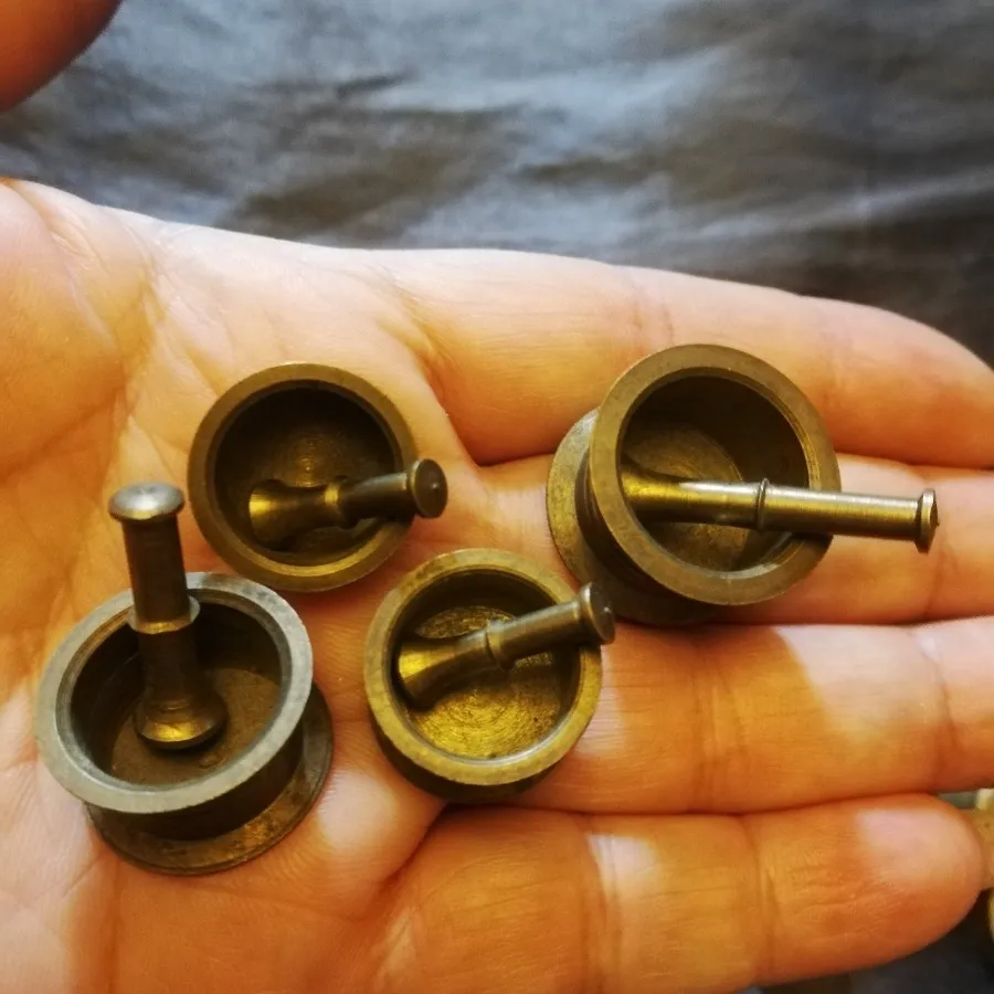 تزیینی برنجی