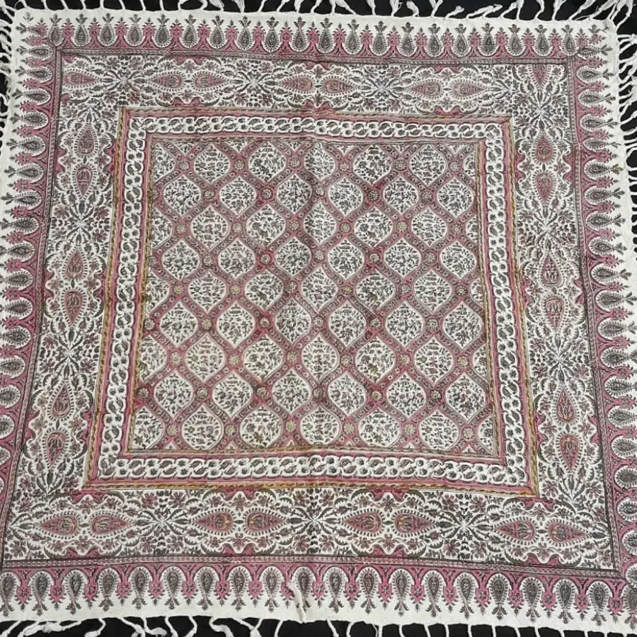 رومیزی قلمکاری صورتی کد 6