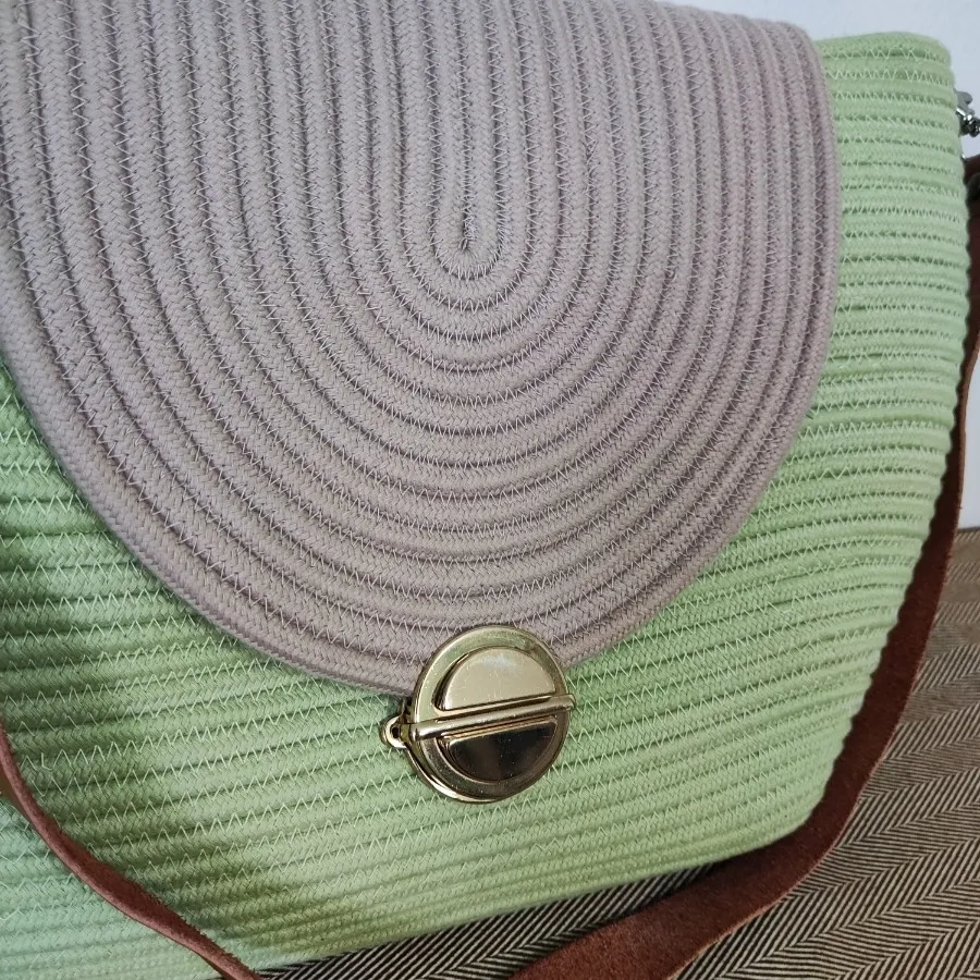 کیف قیطان مغز پسته‌ای