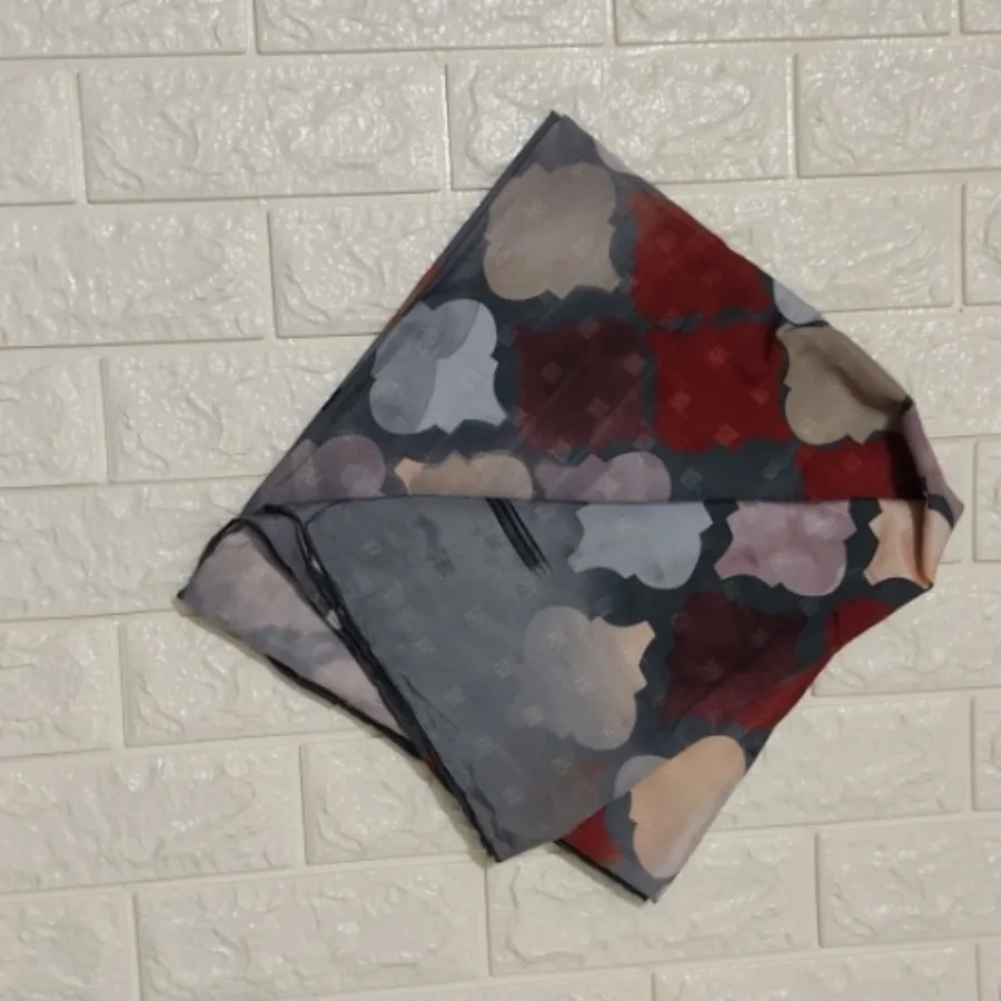 روسری نخی قواره دار