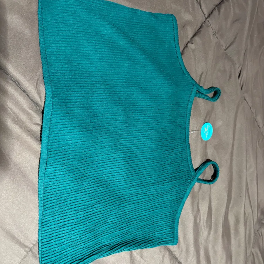 کراپ تاپ سبز