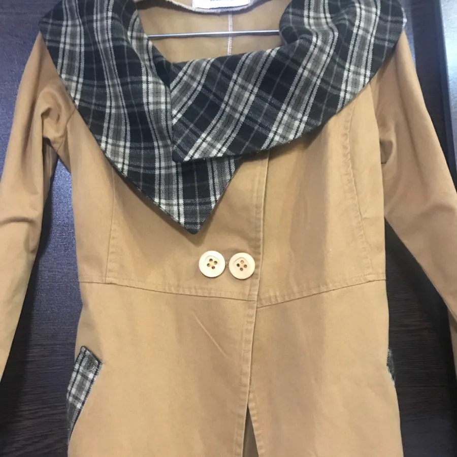 ترنچ‌کت استردار رنگ خردلی