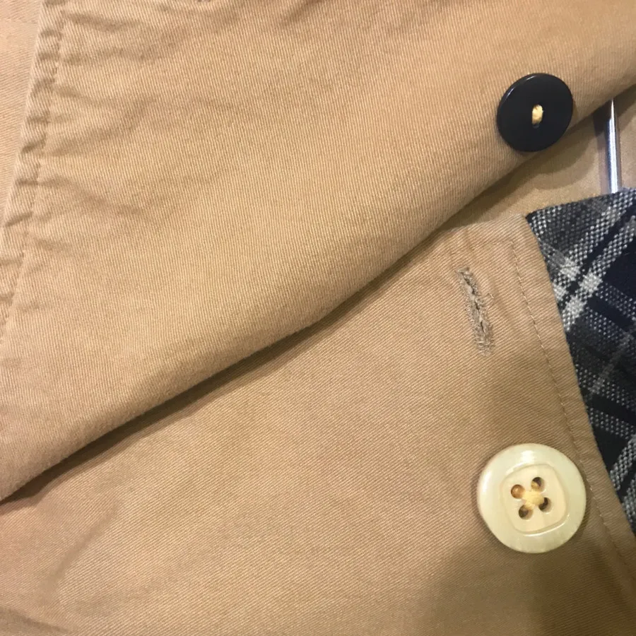 ترنچ‌کت استردار رنگ خردلی