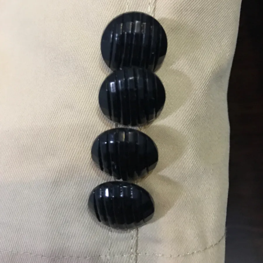 ترنچ‌کت استردار رنگ کرم