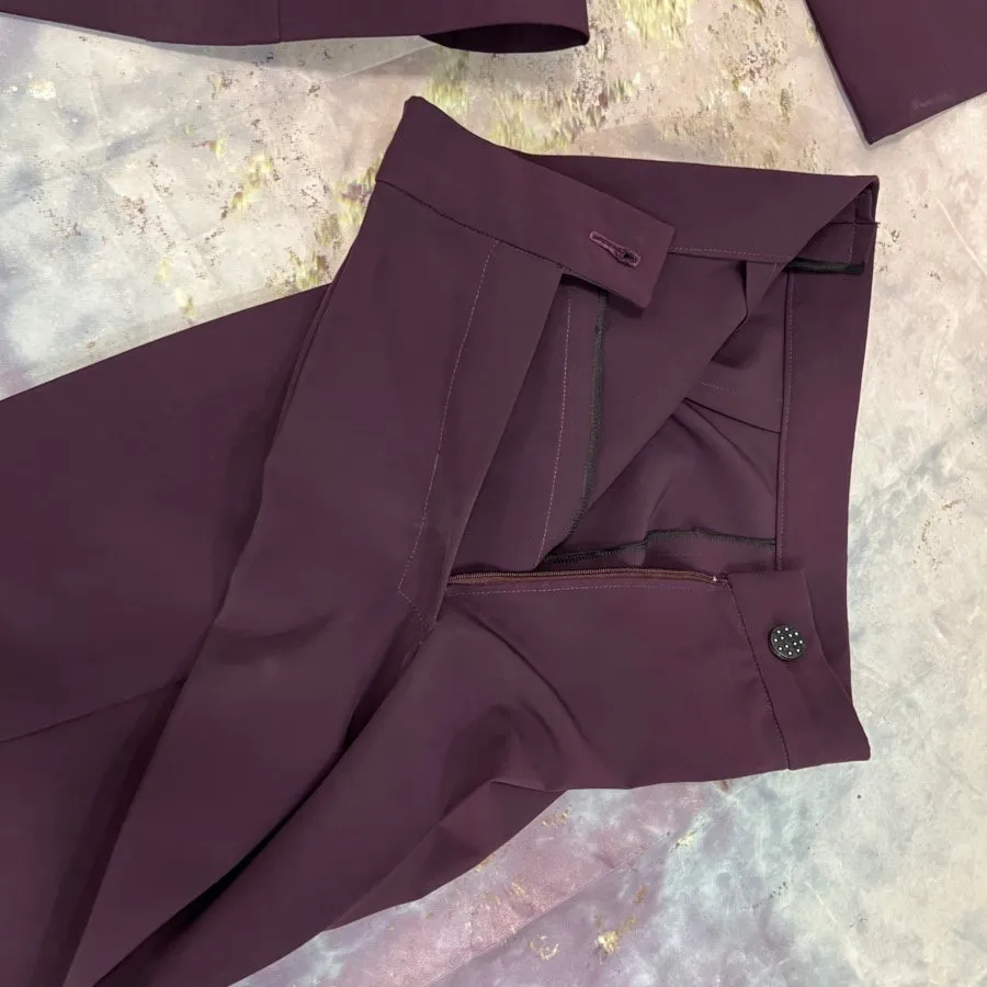 کت و شلوار و دامن