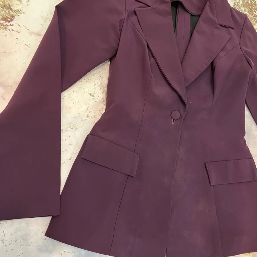 کت و شلوار و دامن